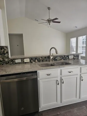 $295,500 | 1424 Pinethicket Drive, Summerville, SC 29486