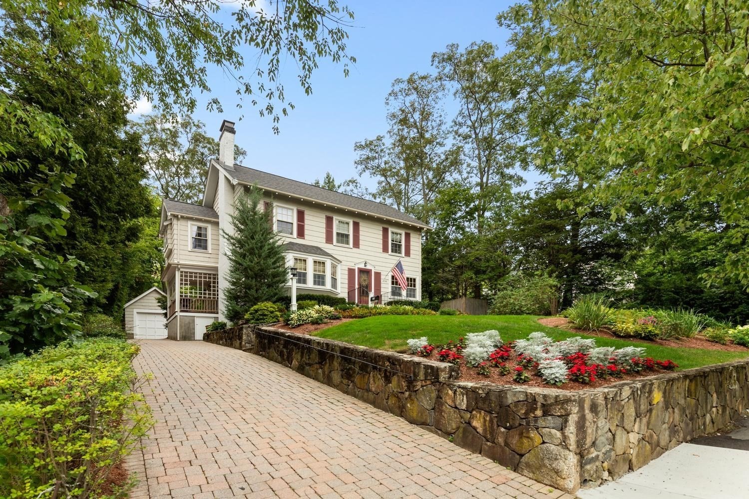 216 Bellevue Road Watertown, MA 02472 - Photo 4 of 42 Gallery Image 4