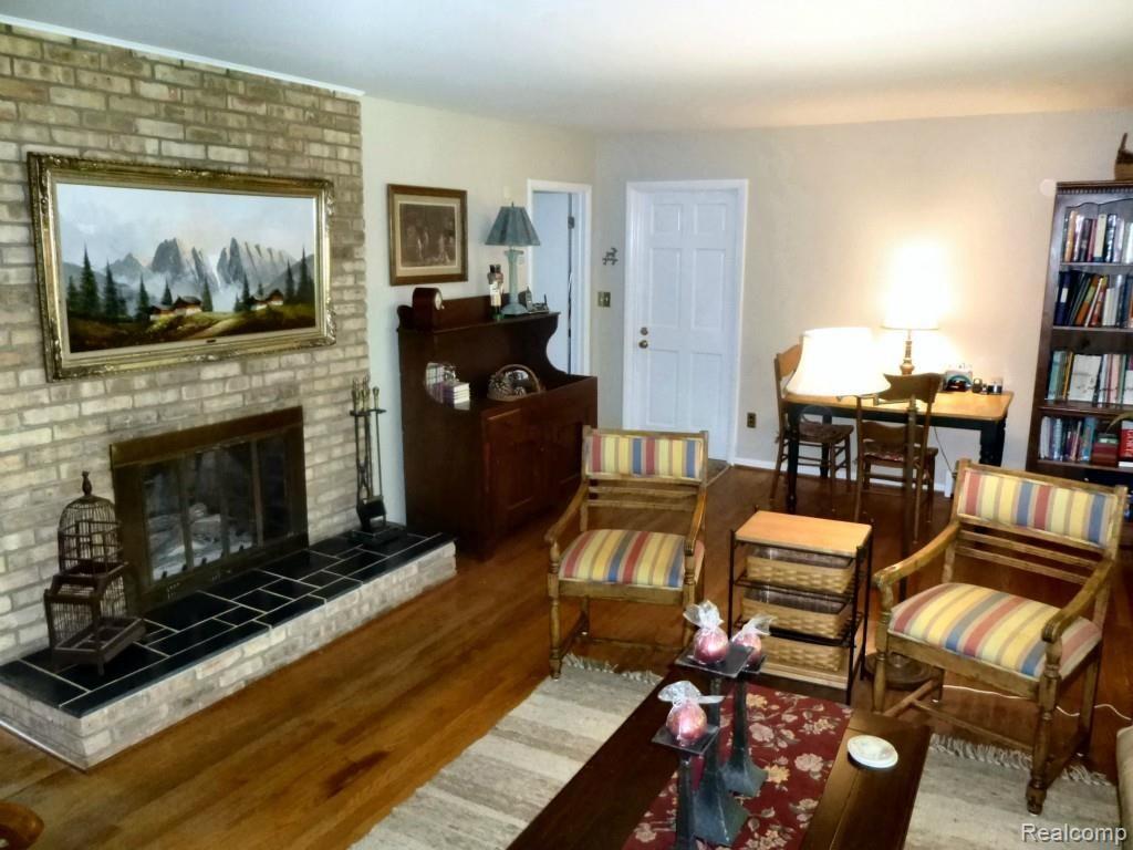 1329 Dutton Road Rochester, MI 48306 - Photo 26 of 26 Family room.jpg