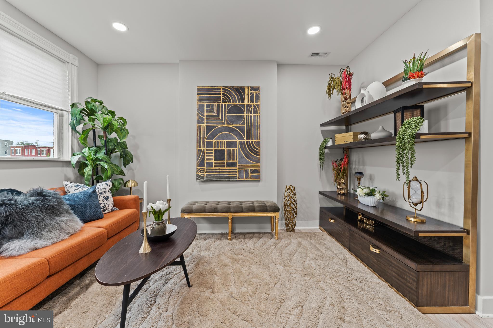 2022 West Fayette Street Baltimore, MD 21223 - Photo 2 of 31 Living Room
