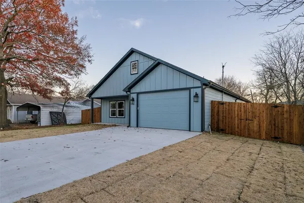 $355,000 | 411 West Elm Street, Whitewright, TX 75491