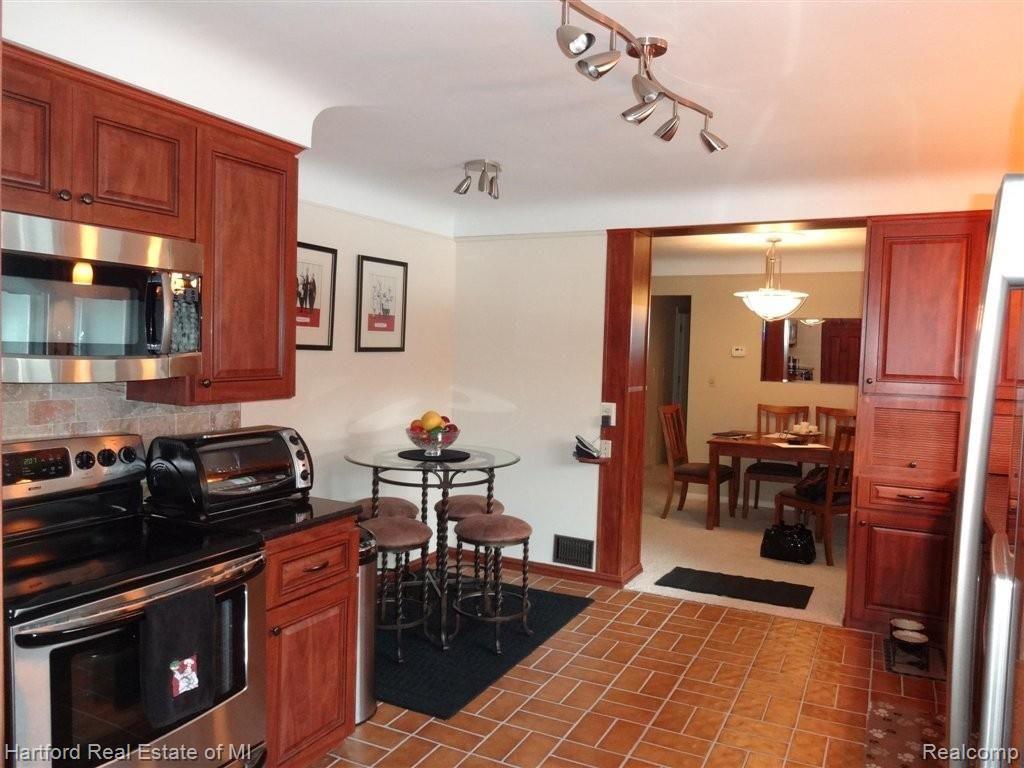 36111 West Lyman Road Farmington, MI 48331 - Photo 8 of 22 DSC00202.JPG