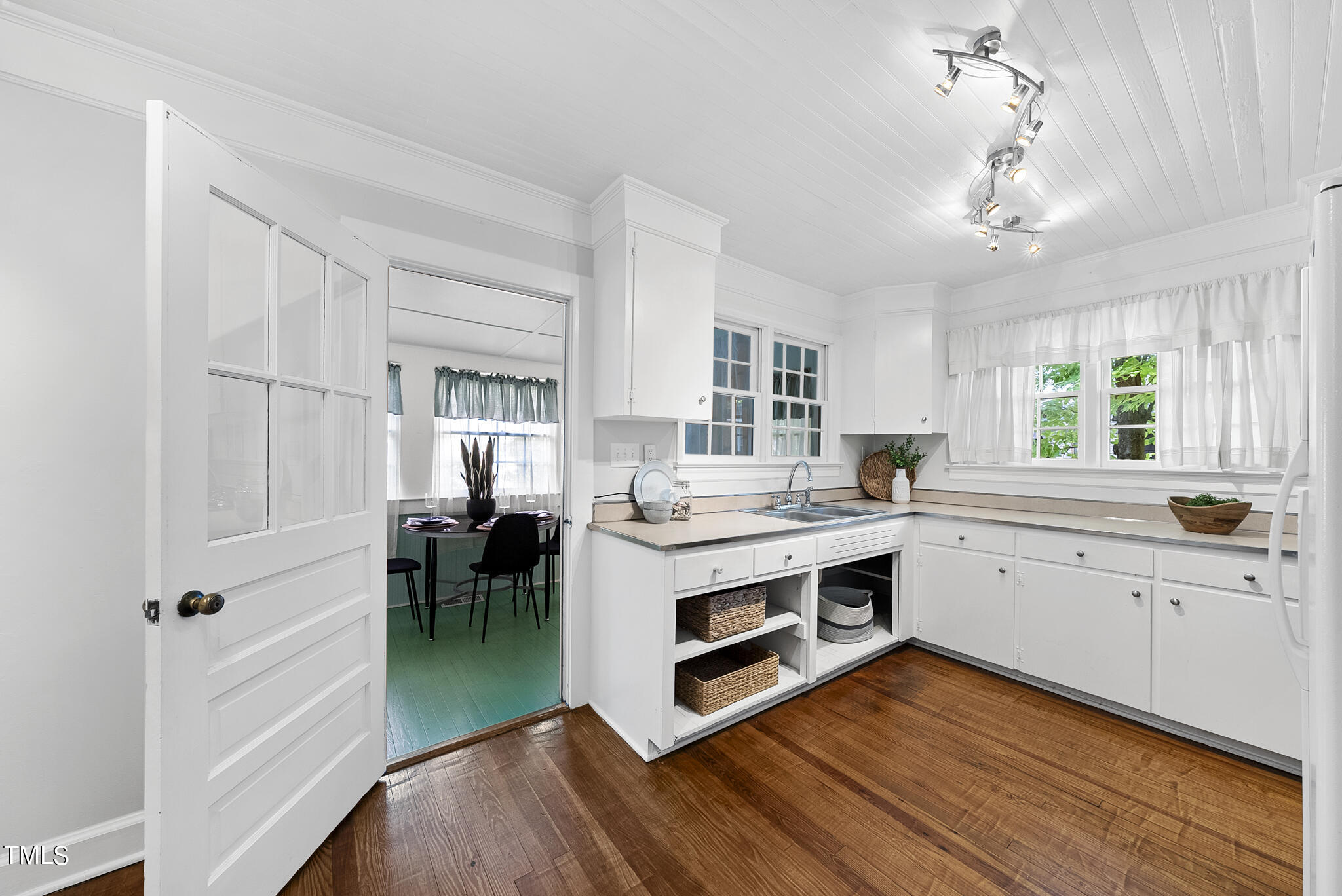 215 Pace Street Raleigh, NC 27604 - Photo 5 of 25 KITCHEN