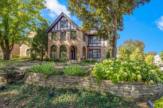 $849,900 | 2123 East Beverly Road, Shorewood, WI 53211