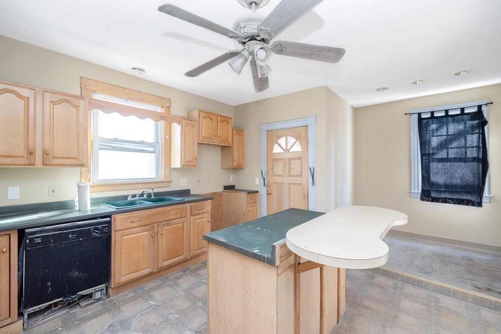 7-9 Cornell Street Springfield, MA 01109 - Photo 14 of 40