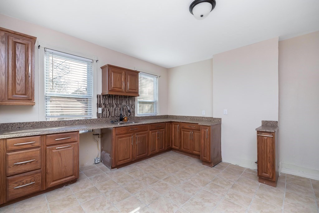 7-9 Cornell Street Springfield, MA 01109 - Photo 8 of 40