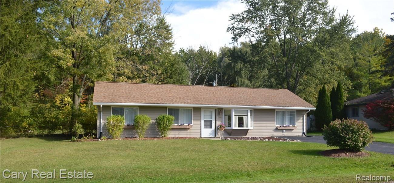 1841 Henbert Road West Bloomfield, MI 48324 - Photo 2 of 23 2Front.JPG
