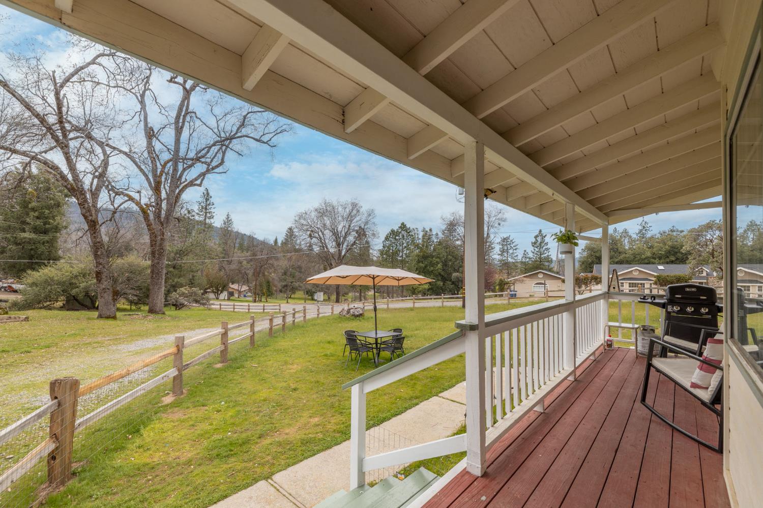 38209 Wortham Road Oakhurst, CA 93644 - Photo 4 of 40