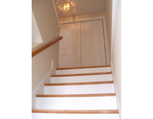1 Ockway Street, Unit RIGHT SIDE Worcester, MA 01604 - Photo 11 of 12 Gallery Image 11