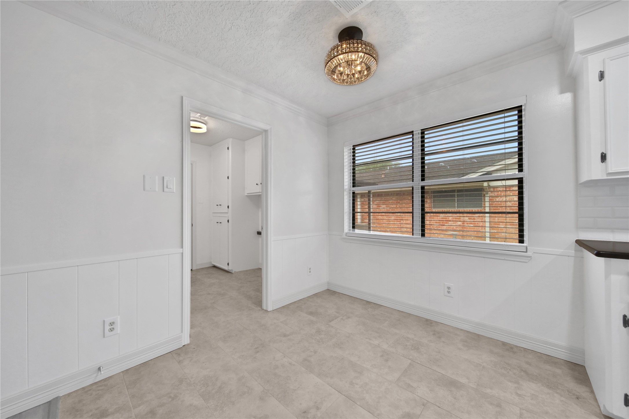9411 Roos Road Houston, TX 77036 - Photo 19 of 41 an empty room with a window