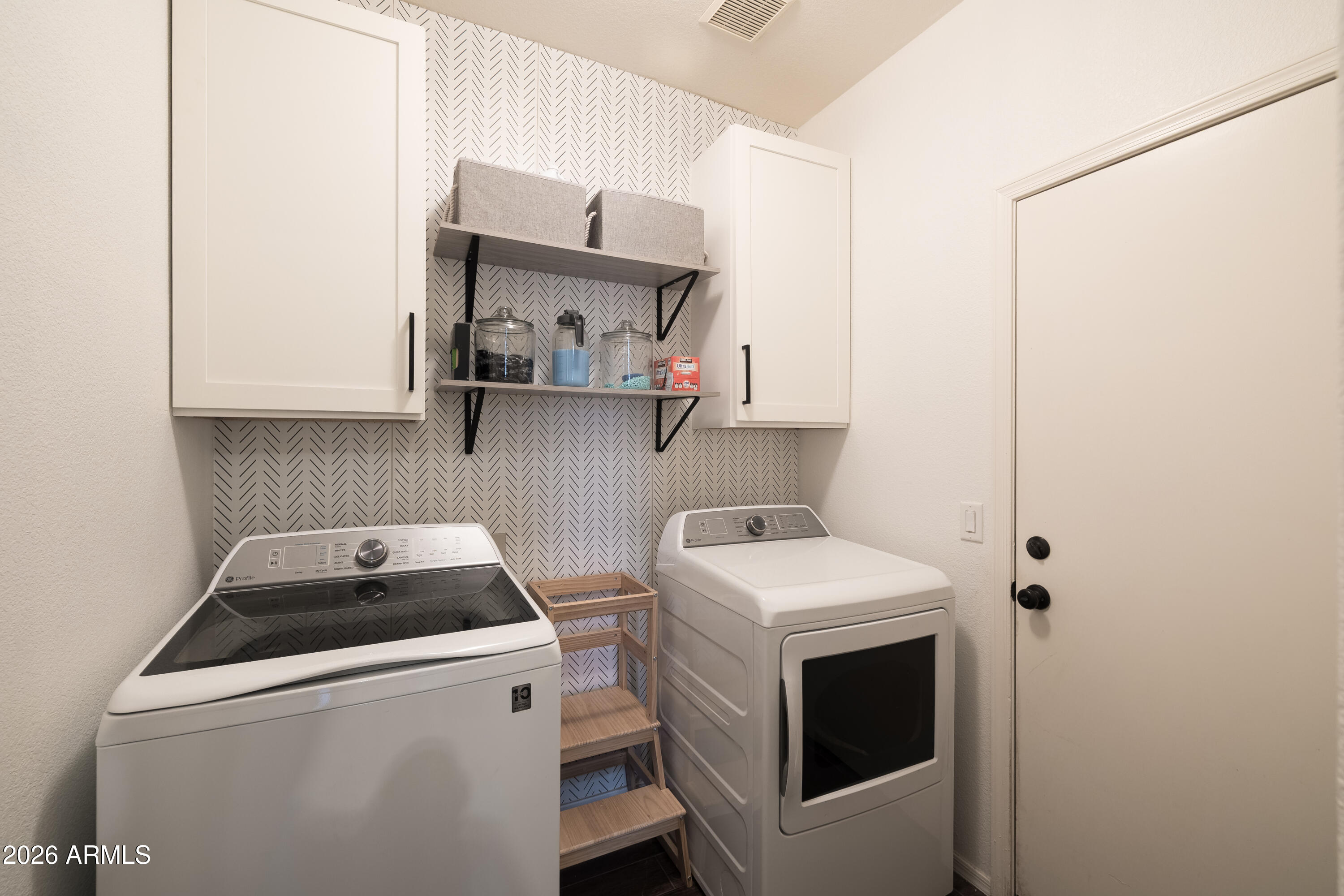 6407 West Saddlehorn Road Phoenix, AZ 85083 - Photo 40 of 41 a utility room with dryer and washer