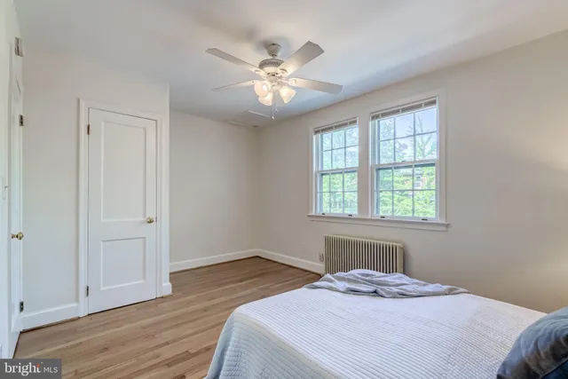 a picture of a bench in front of a building