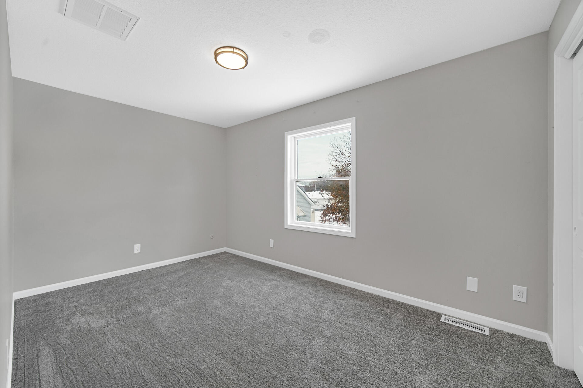 3028 West 15th Avenue Gary, IN 46404 - Photo 20 of 30 an empty room with windows