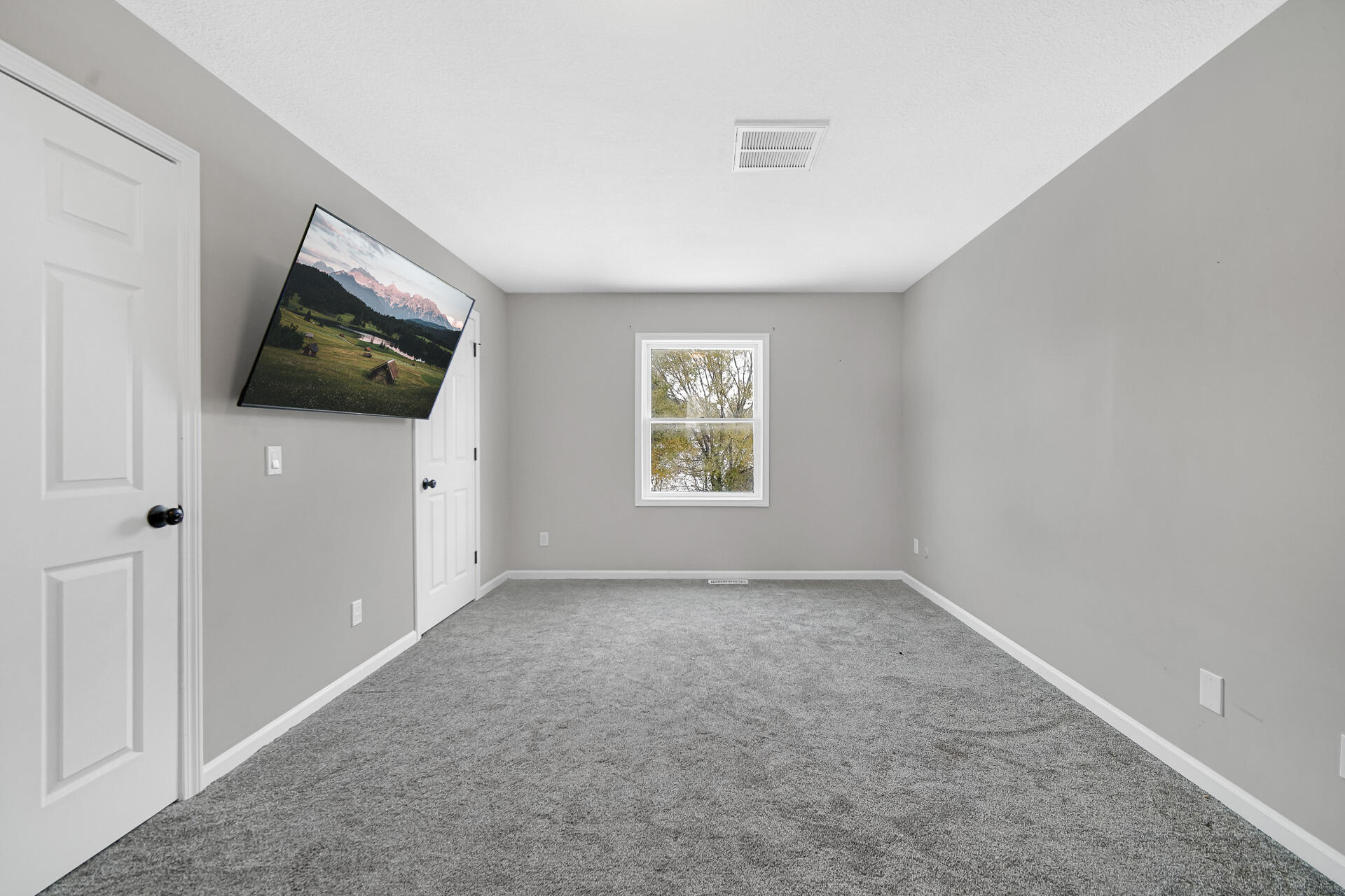 3028 West 15th Avenue Gary, IN 46404 - Photo 23 of 30 an empty room with windows
