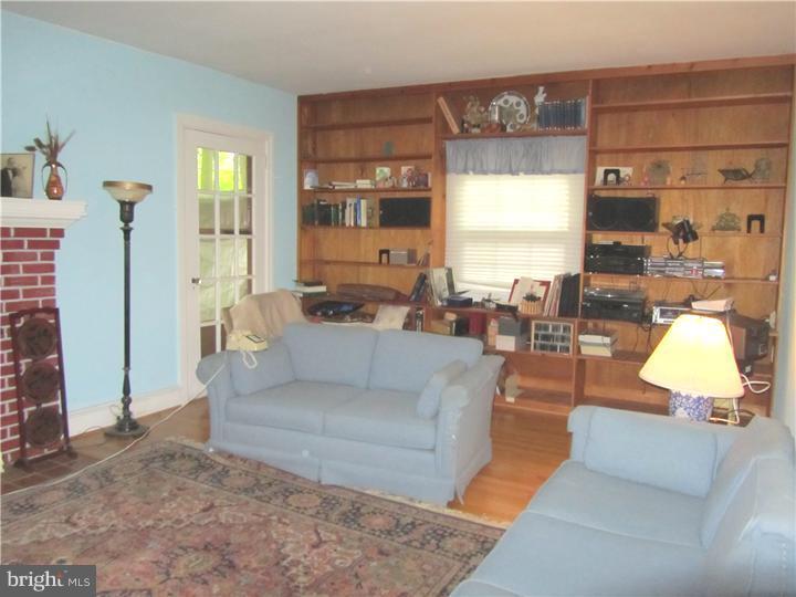 100 East Waverly Road Glenside, PA 19038 - Photo 18 of 25 Living Room