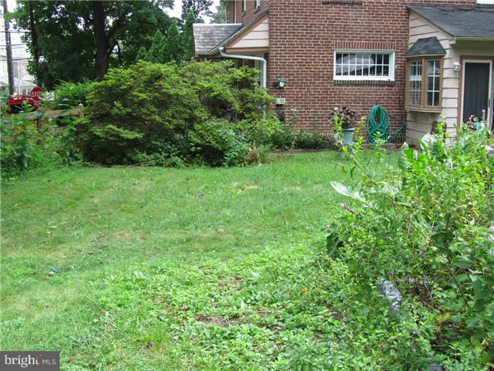 100 East Waverly Road Glenside, PA 19038 - Photo 23 of 25 Side Yard