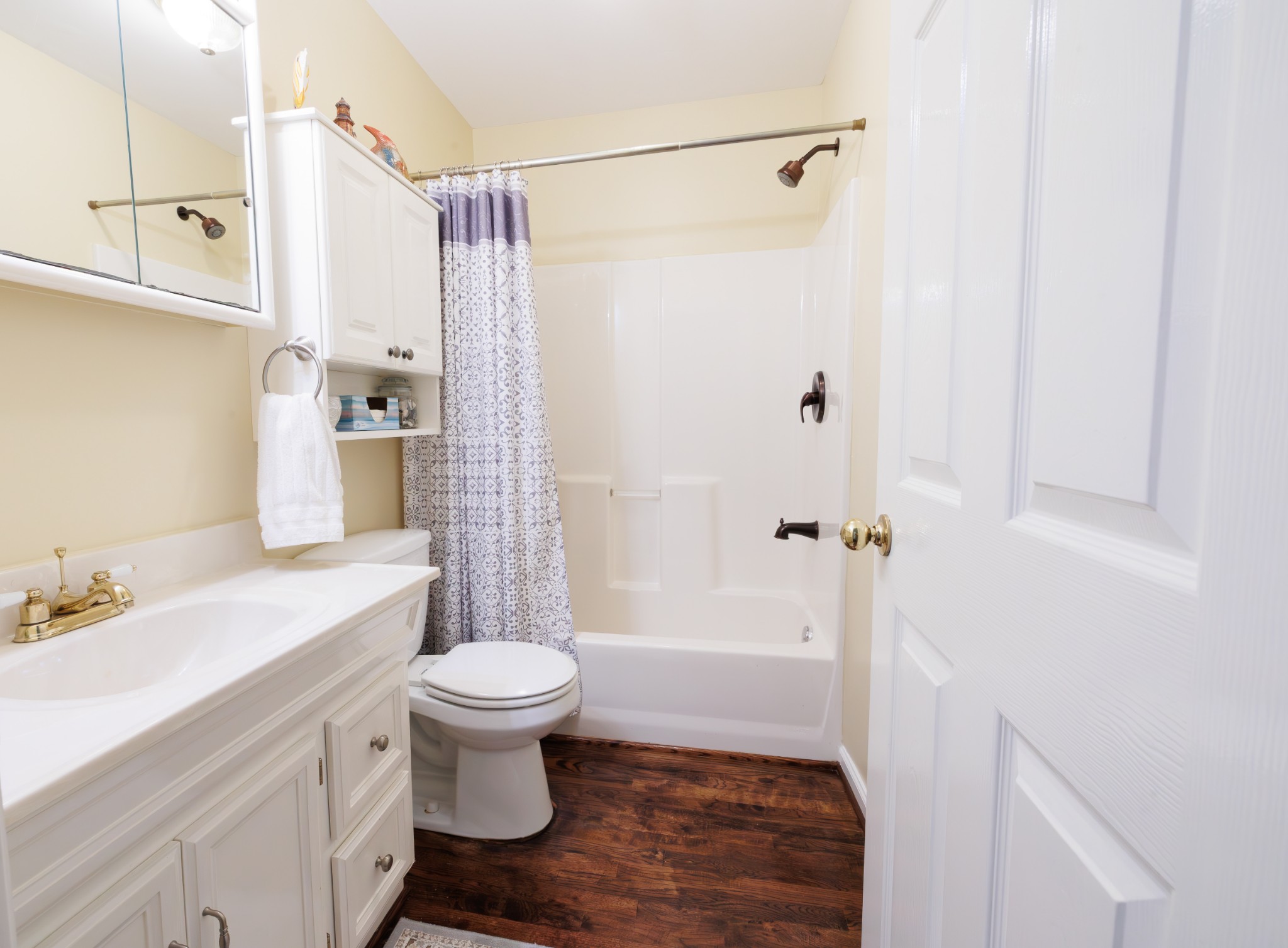 4215 Pate Road Franklin, TN 37064 - Photo 24 of 34 a bathroom with a sink toilet and shower