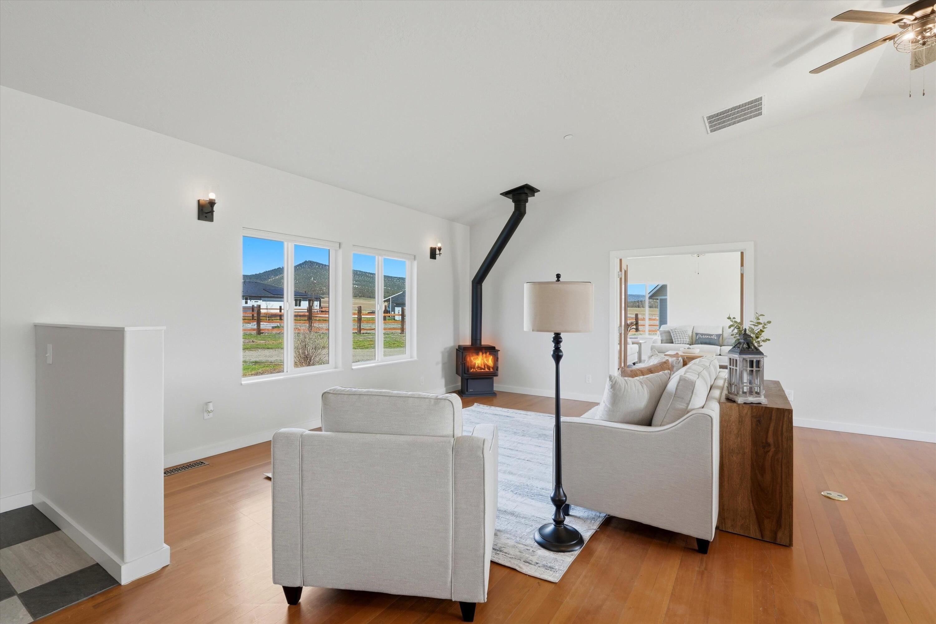 8905 Northwest Elizabeth Way Prineville, OR 97754 - Photo 9 of 45 14-2875652_8905_nw_elizabeth_way_-_sonya