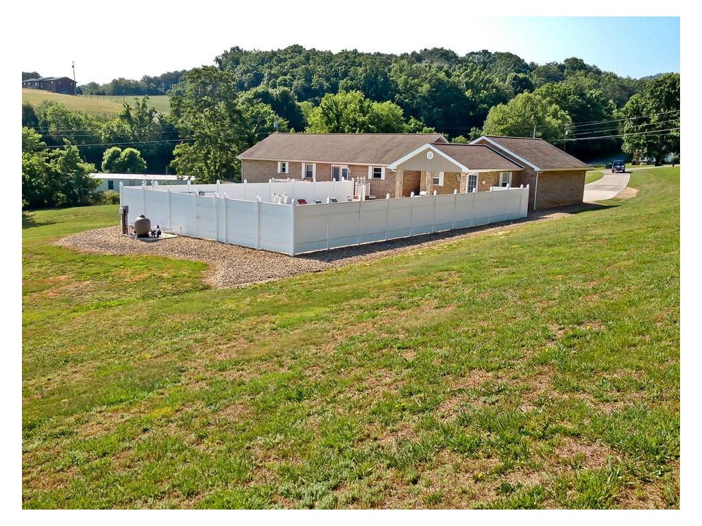 1042 Splashaway Road Newport, TN 37821 - Photo 3 of 24 Photo 3