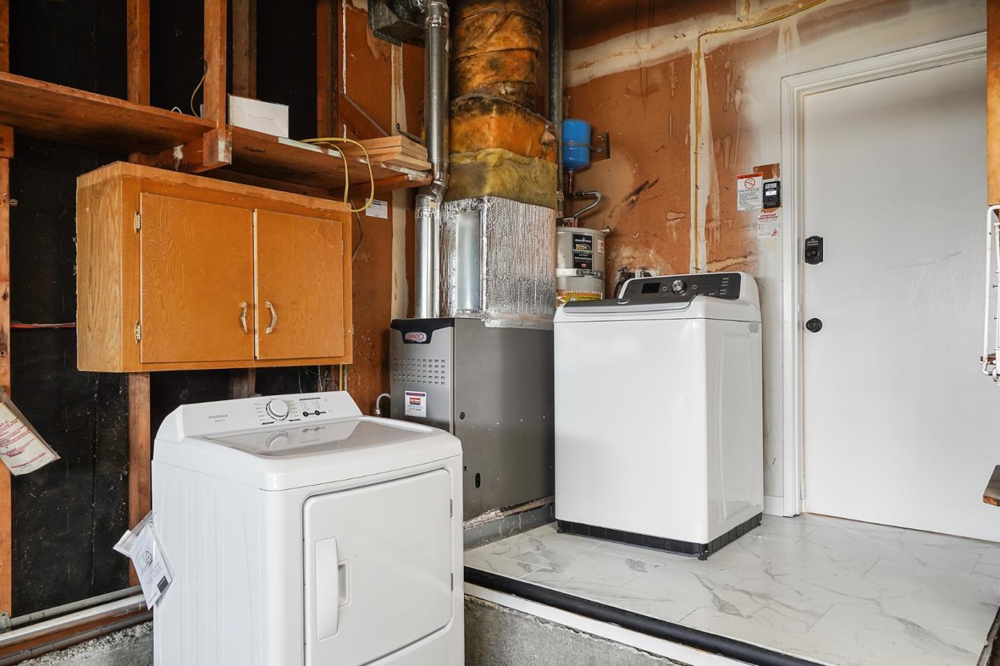 545 Sobrato Drive Campbell, CA 95008 - Photo 21 of 32 a utility room with dryer and washer