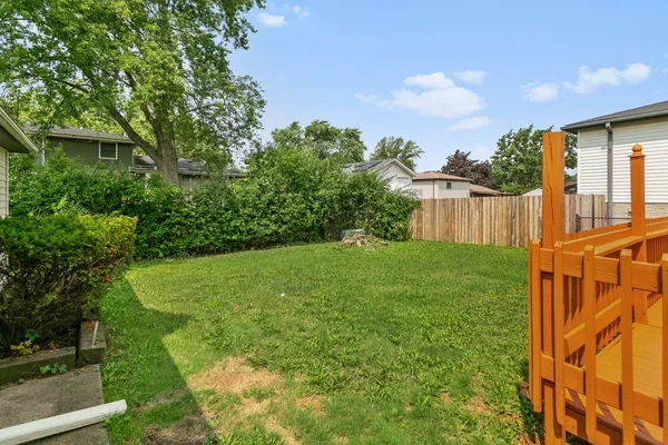 a view of backyard with garden