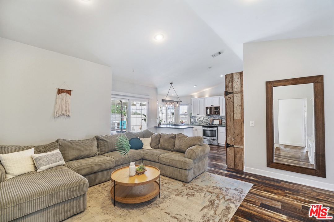 4367 Laurelhurst Road Moorpark, CA 93021 - Photo 9 of 19