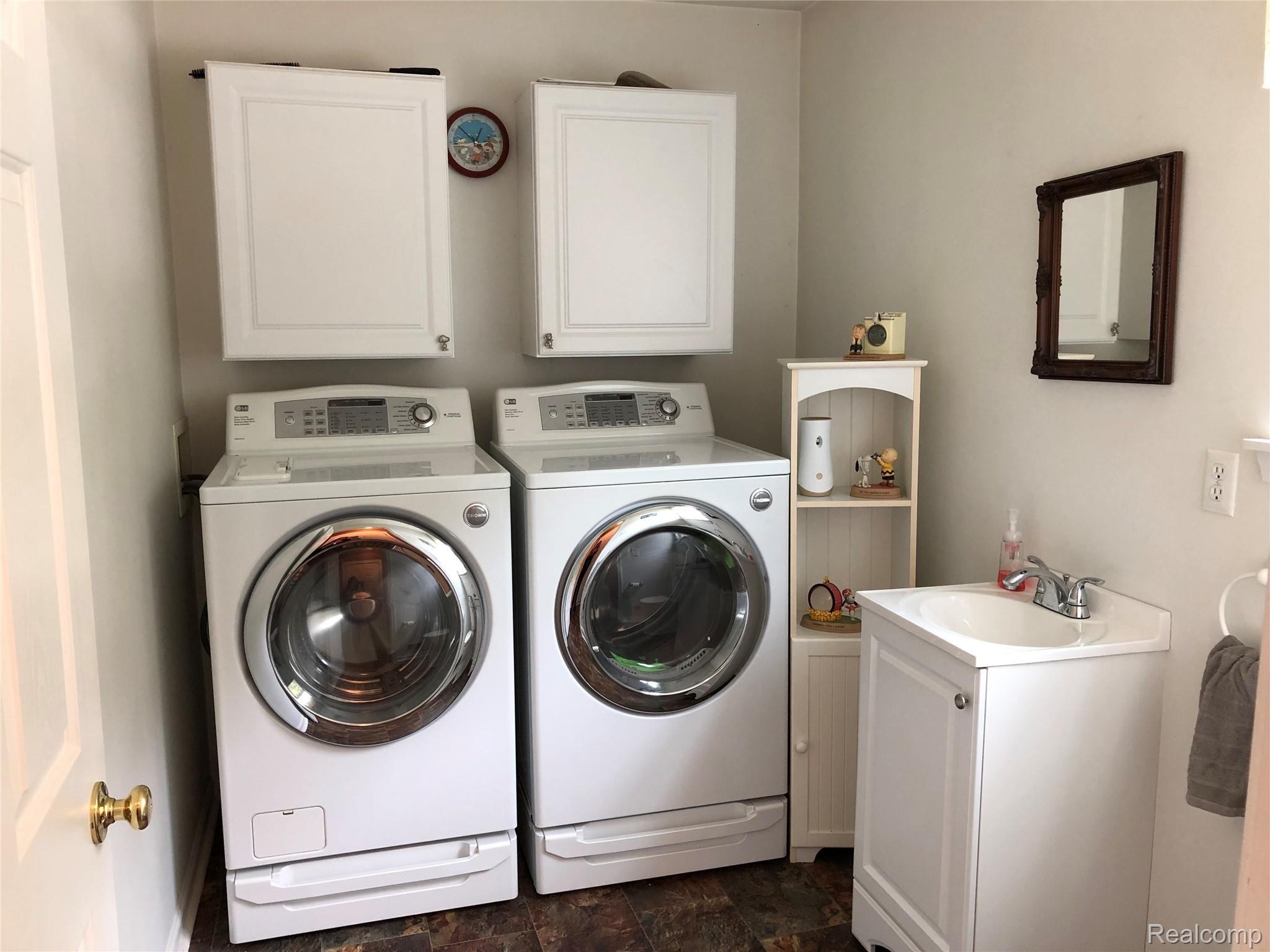 5171 Martin Road Capac, MI 48014 - Photo 22 of 34 Laundry room