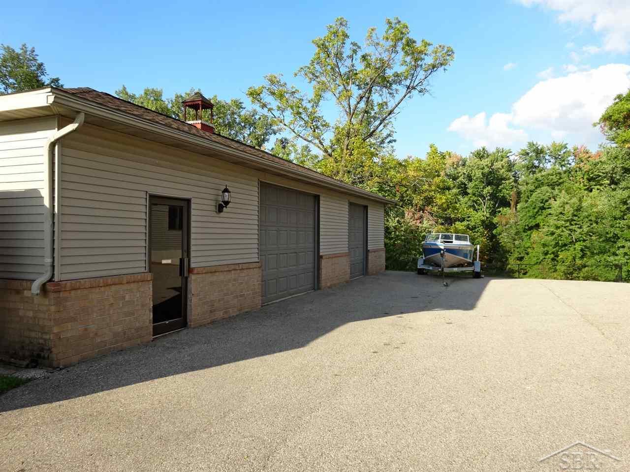 9830 North River Road Freeland, MI 48623 - Photo 41 of 43 31304770-40.JPG