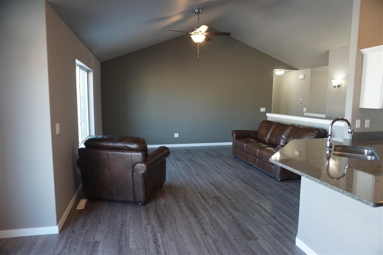 103 Cherry Lane Riverside, IA 52327 - Photo 5 of 20 Gallery Image 5