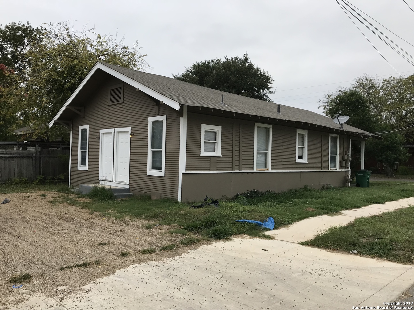 730 Carolina Street, Unit 1 San Antonio, TX 78210 - Photo 2 of 9 a front view of a house with garden