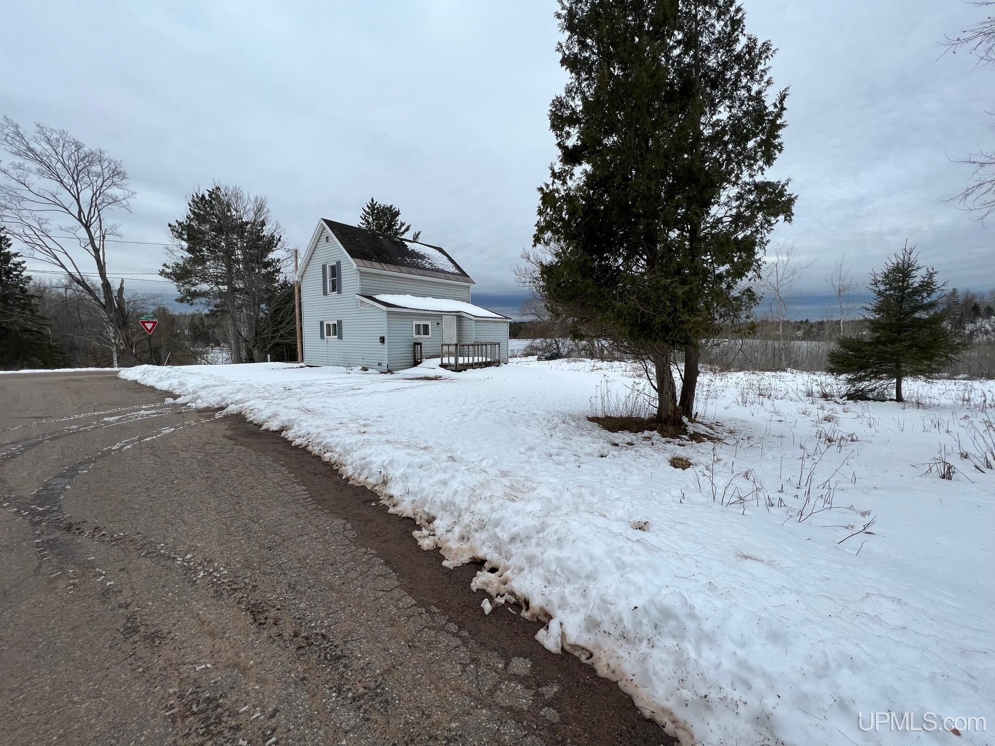 178 Excelsior Street Ishpeming, MI 49849 - Photo 5 of 24 Gallery Image 5
