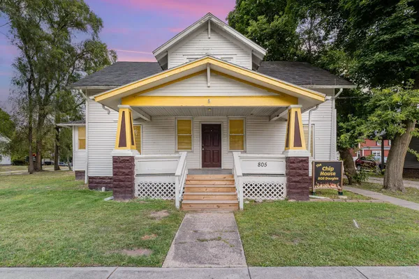 $189,900 | 805 Douglas Street, Mount Pleasant, MI 48858
