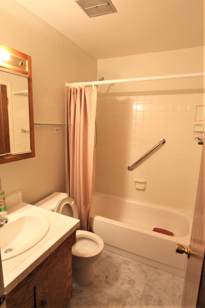 1082 Hunter Drive Elgin, IL 60120 - Photo 12 of 18