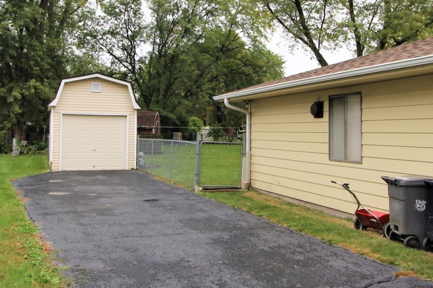 1082 Hunter Drive Elgin, IL 60120 - Photo 18 of 18