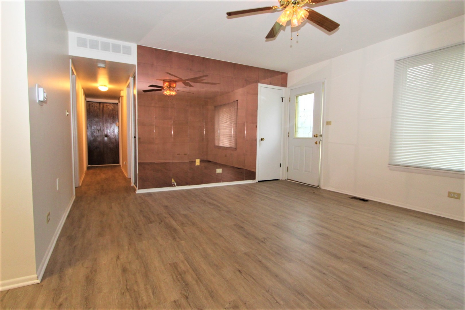 1082 Hunter Drive Elgin, IL 60120 - Photo 4 of 18