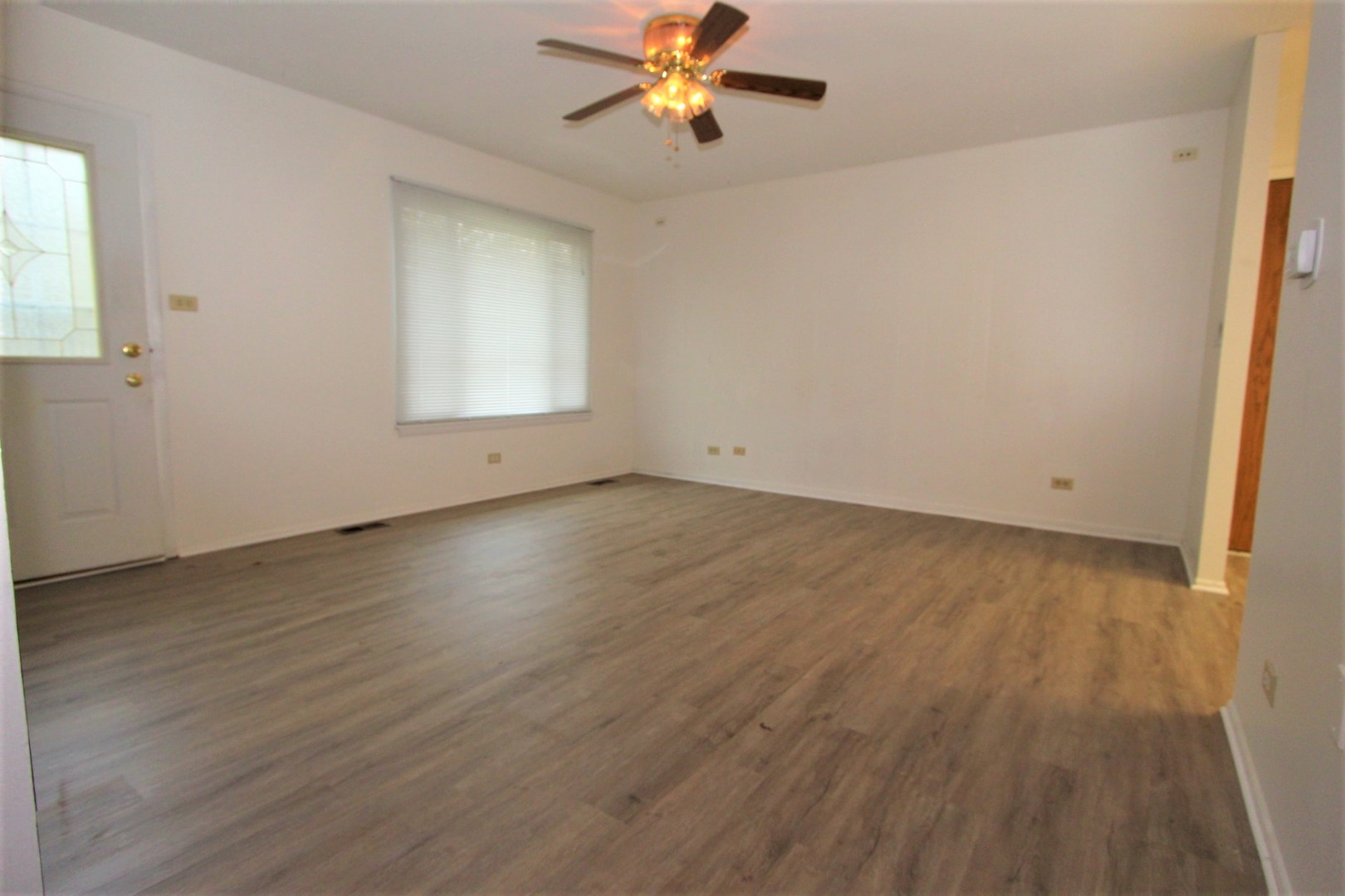 1082 Hunter Drive Elgin, IL 60120 - Photo 5 of 18