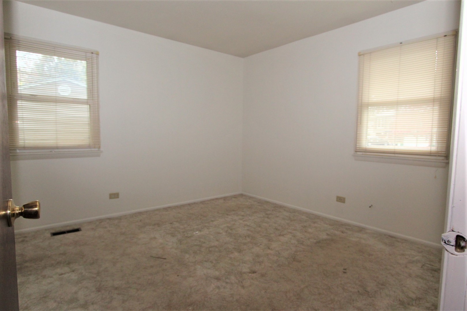 1082 Hunter Drive Elgin, IL 60120 - Photo 9 of 18