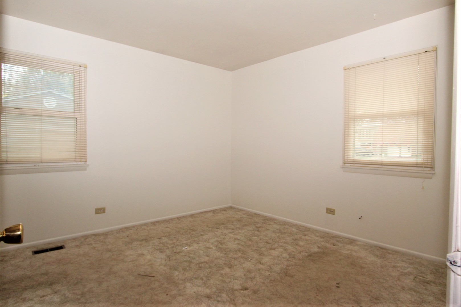 1082 Hunter Drive Elgin, IL 60120 - Photo 10 of 18