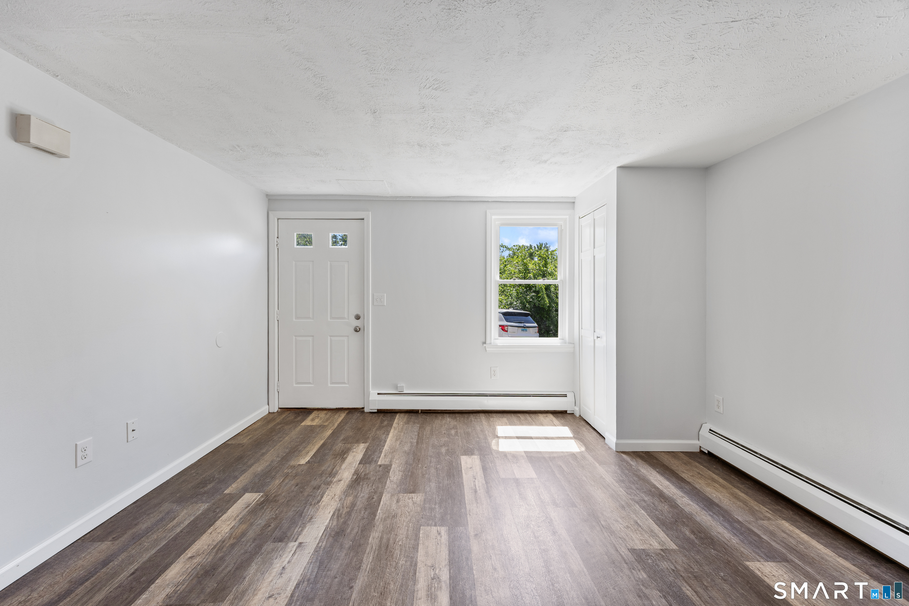 9 Guiel Place, Unit 2 Meriden, CT 06450 - Photo 4 of 17