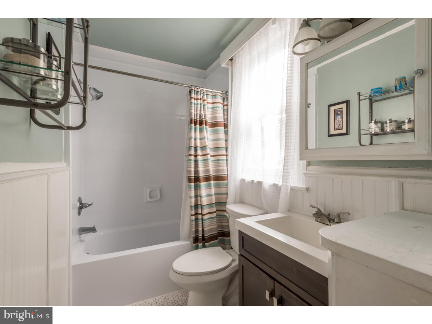 118 Kenmore Road Upper Darby, PA 19082 - Photo 18 of 25 Bathroom