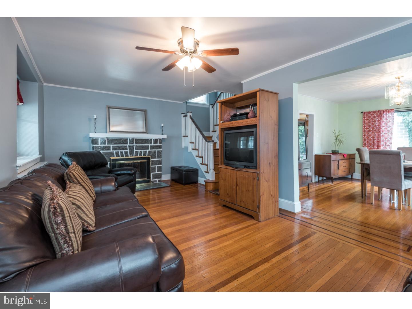 118 Kenmore Road Upper Darby, PA 19082 - Photo 5 of 25 Living Room