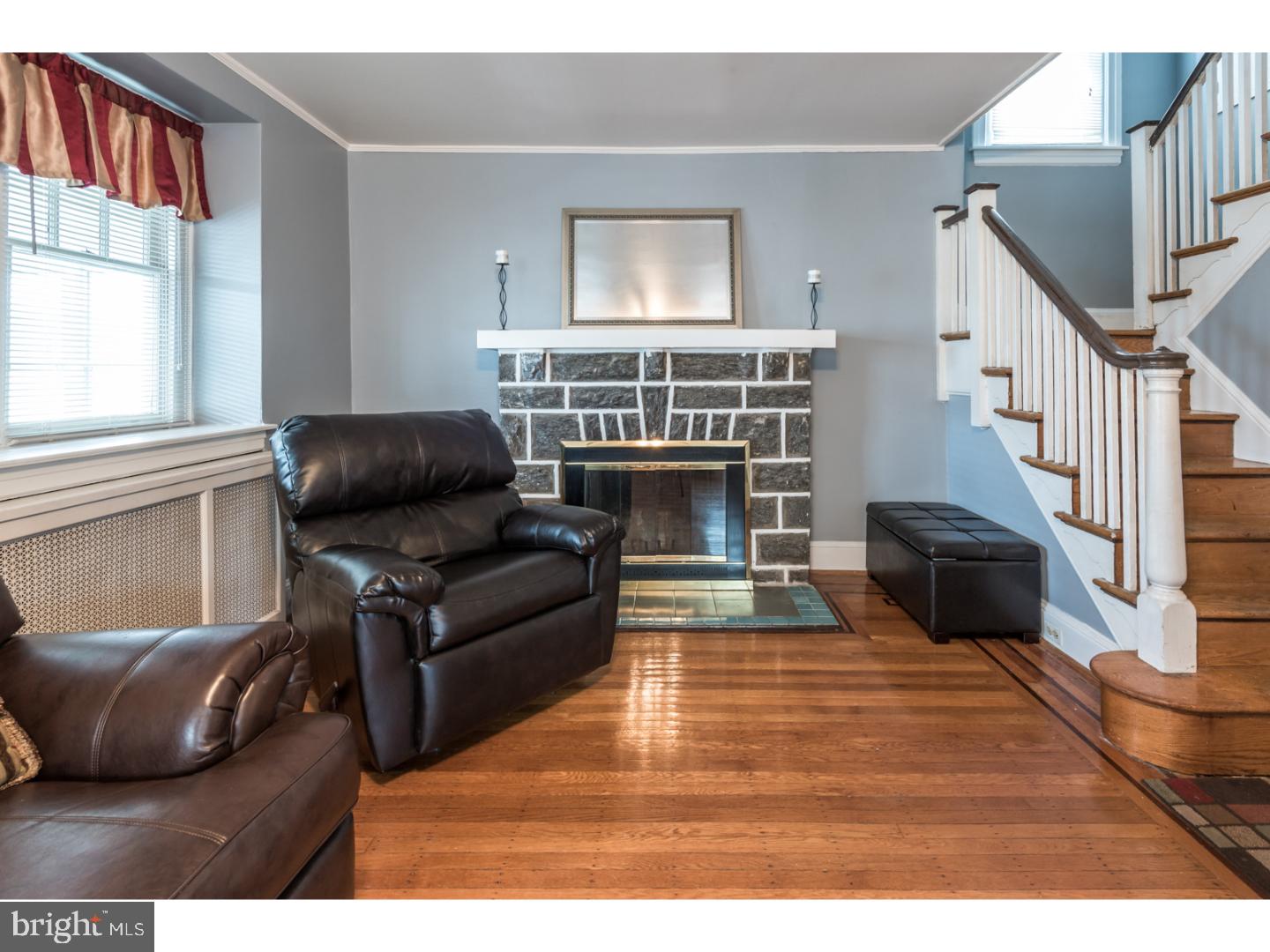 118 Kenmore Road Upper Darby, PA 19082 - Photo 7 of 25 Living Room