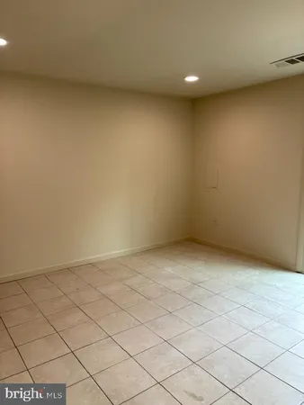 $370,000 | 6976 Knighthood Lane, Columbia, MD 21045