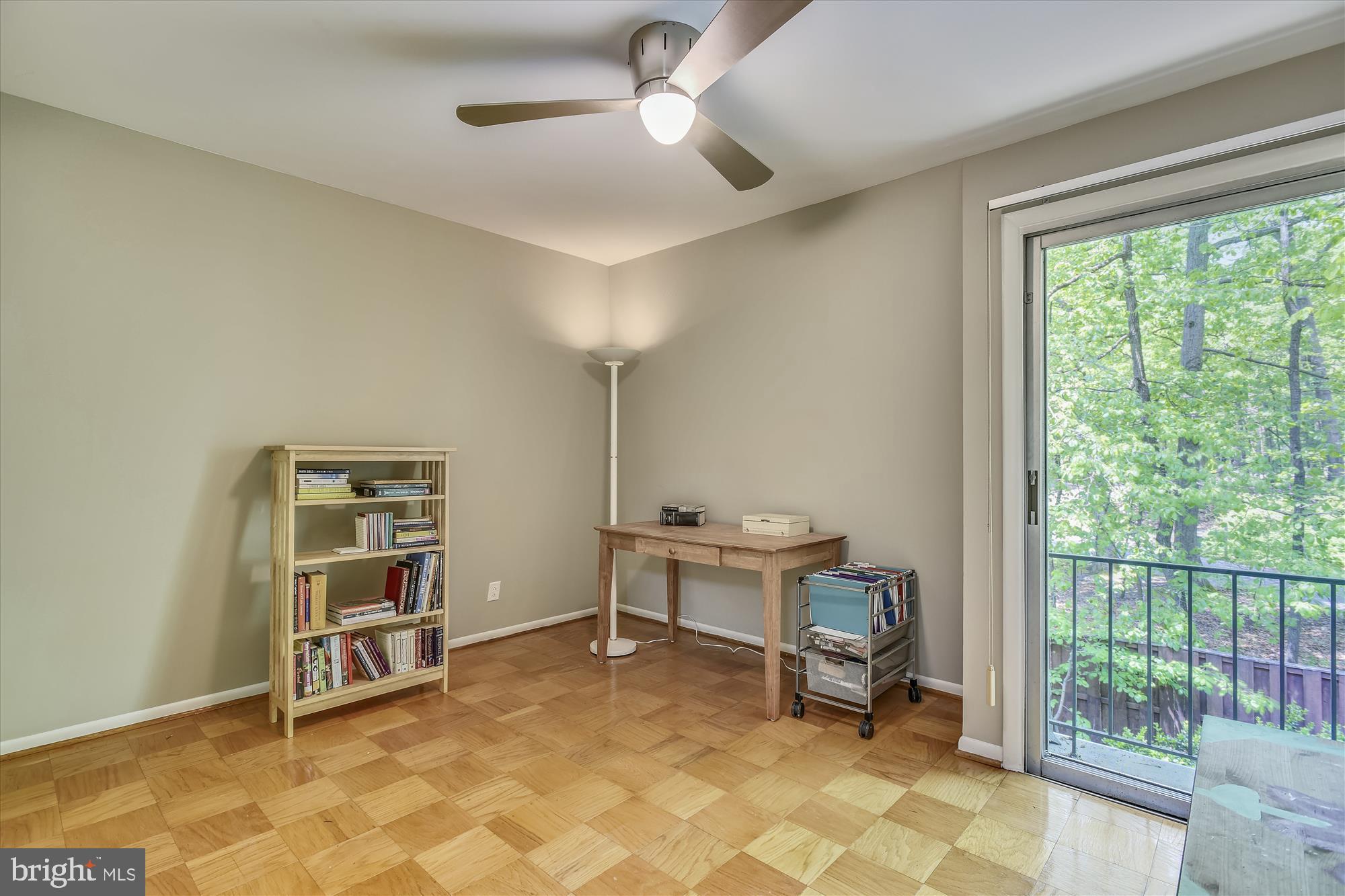 2410 Bugle Lane Reston, VA 20191 - Photo 32 of 65 3rd Bedroom Upstairs - spacious sizes
