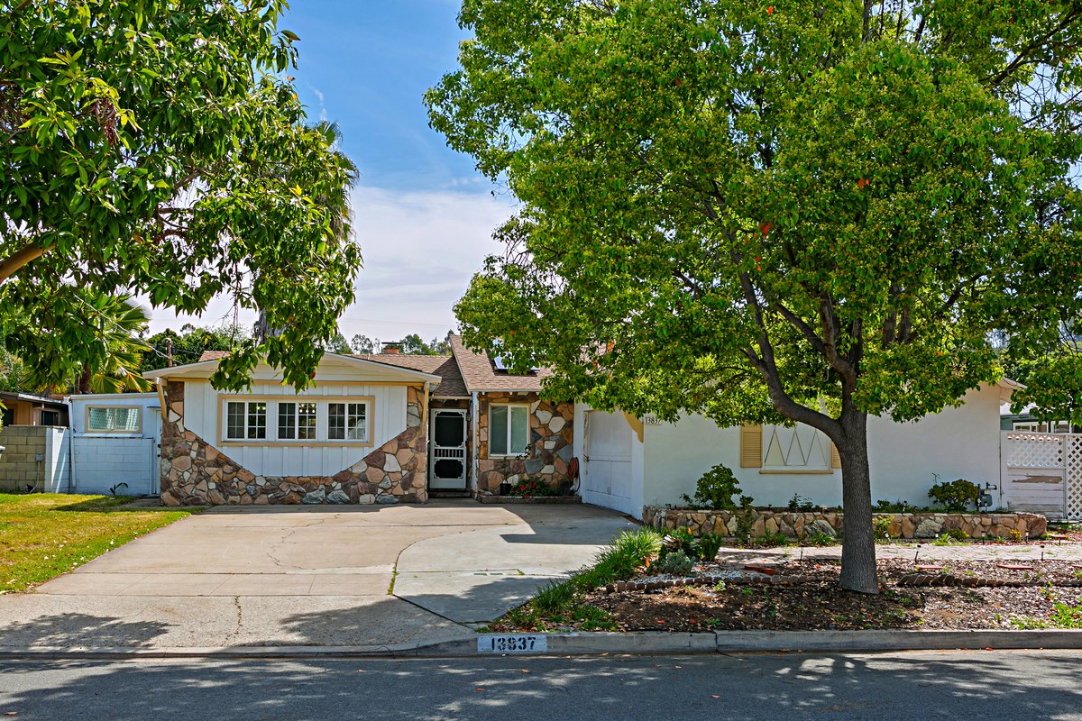 13837 Powers Road Poway, CA 92064 - Photo 2 of 24