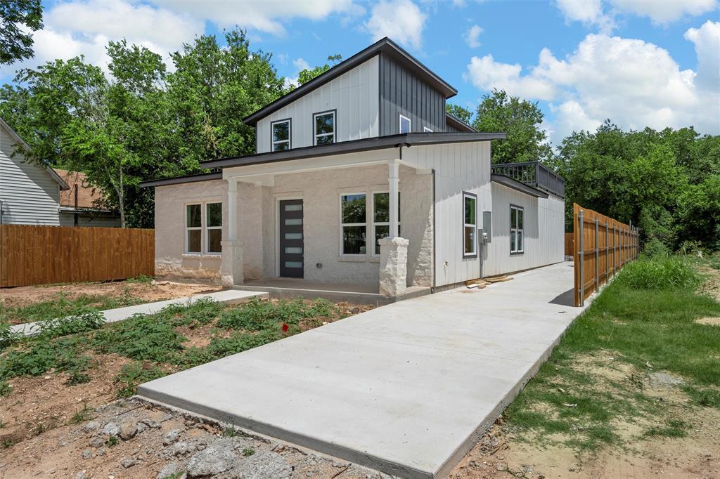 721 Taylor Street Waco, TX 76704 - Photo 2 of 28 front view of a house with a yard