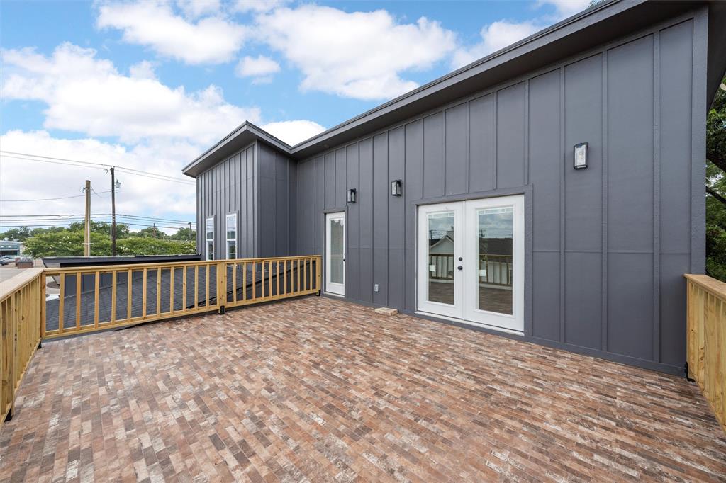 721 Taylor Street Waco, TX 76704 - Photo 26 of 28 a balcony view with a garden