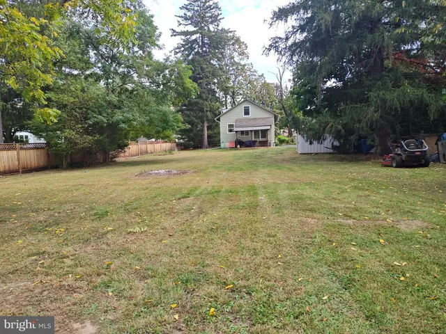 a view of a house with a yard and garage