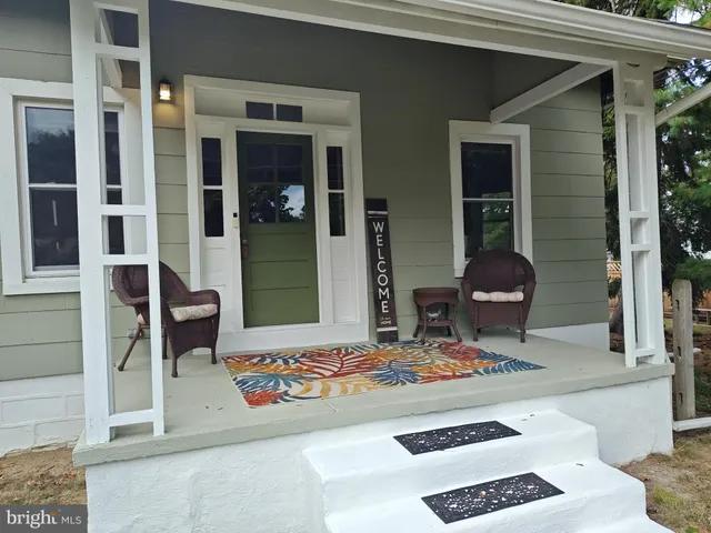 a view of an outdoor space