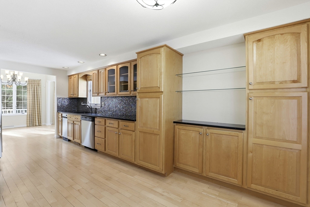 20 Bellingham Court, Unit 20 Middleton, MA 01949 - Photo 5 of 42